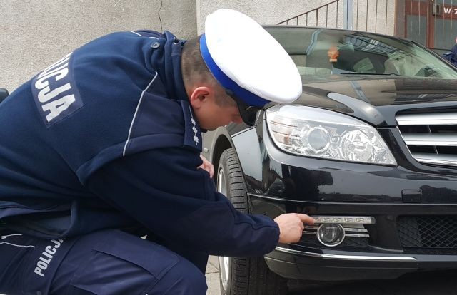 Uwaga! Policja apeluje - w czasie deszczu włącz światła mijania! -&#8230;