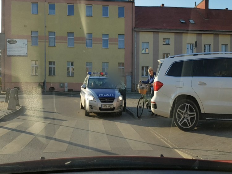 NDG.: Mega mistrz parkowania. Biały mercedes, i natychmiastowa kara.&#8230;