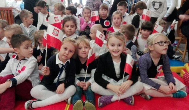 Uroczysty apel z okazji Dnia Niepodległości w Zespole Szkół w Tujsku&#8230;