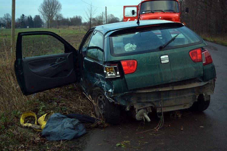 Rybina, Cegielnia: Lód na drodze przyczyną kolizji. - 15.12.2017