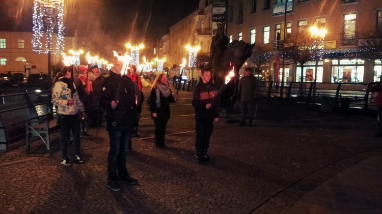 Malborscy harcerze przynieśli mieszkańcom Betlejemskie Światło Pokoju&#8230;