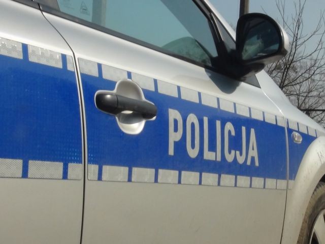 Pęknięta opona przyczyna wypadku w Kępinie. Matka i dziecko z obrażeniami&#8230;