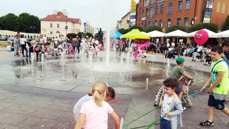 „Rodzinna sobota w centrum miasta”. Gry i zabawy dla najmłodszych.&#8230;