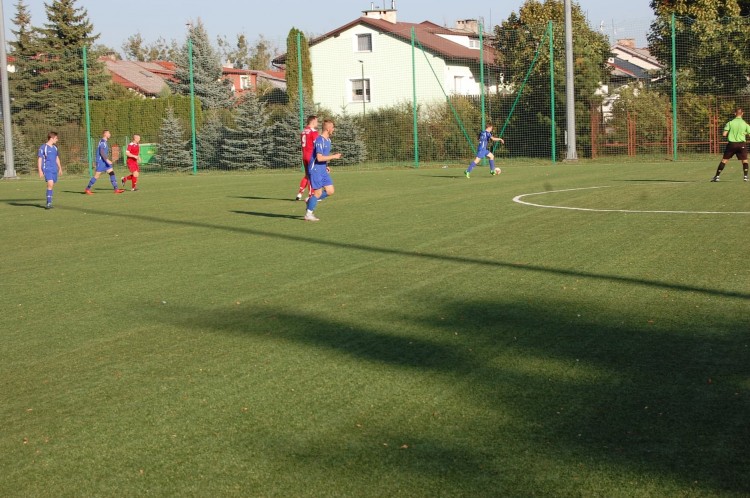 Porażki czwartoligowców, Pomka nadal bez straty punktów, Mady wygrywają&#8230;