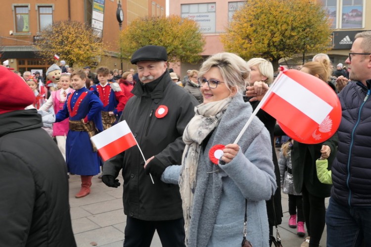 11 listopada: Zatańczyli Poloneza, by uczcić Święto Niepodległości