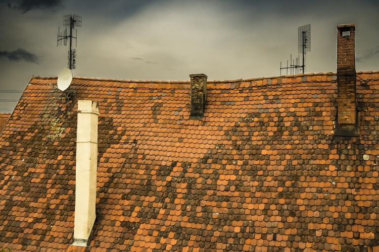 Walka ze smogiem: czym możemy palić w naszych piecach?