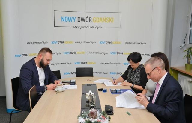 Nowy Dwór Gdański: Podpisanie umowy z Przedsiębiorstwem Robót Sanitarno-Porządkowych&#8230;