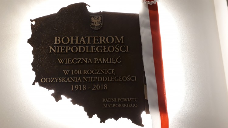 „Bohaterom Niepodległości wieczna pamięć” - uroczyste odsłonięcie&#8230;