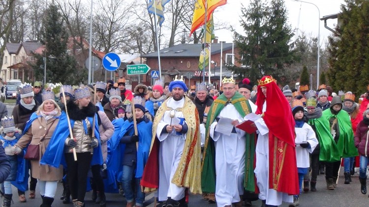 Orszak Trzech Króli w Nowym Stawie [wideo, zdjęcia]