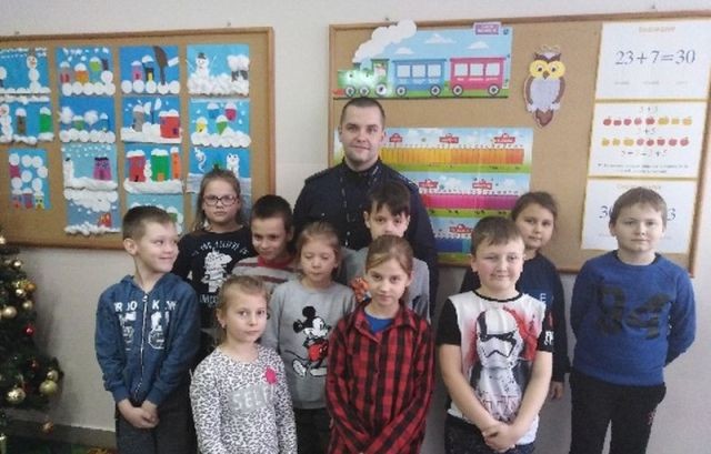 Powiat malborski: Policjanci rozmawiają z uczniami o bezpieczeństwie&#8230;