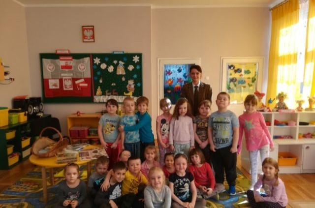 O pracy leśnika z malborskimi przedszkolakami z Przedszkola nr 8.