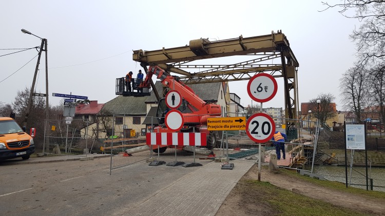 Renowacja mostu w Nowym Dworze Gdańskim. Zobacz najnowsze wideo i zdjęcia&#8230;