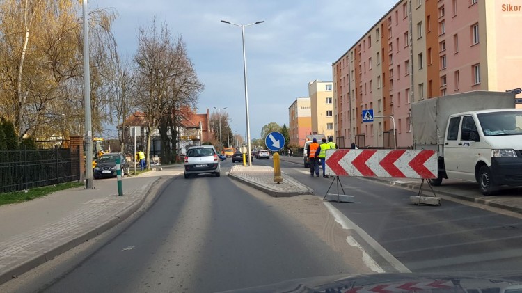 Utrudnienia w ruchu drogowym na ulicy Sikorskiego w Malborku (Droga Wojewódzka&#8230;