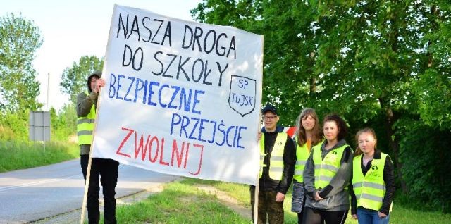 Tujsk: „Nasza droga do szkoły-bezpieczne przejście" - akcja uczniów&#8230;