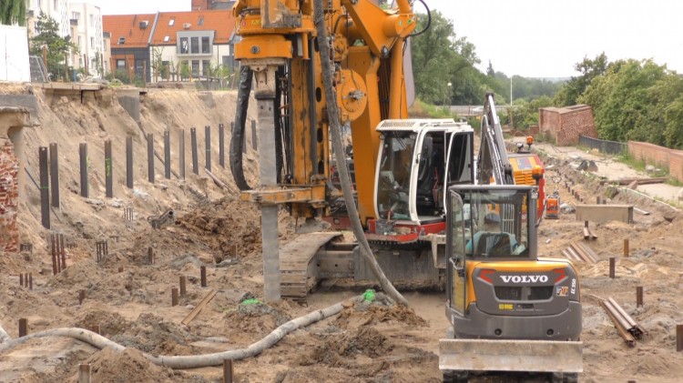 Plac pod budowę „kamienic” na Starym Mieście już pawie gotowy.&#8230;