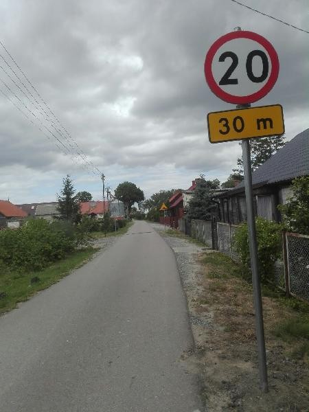 Ograniczenia w ruchu drogowym w Niedźwiedzicy. 