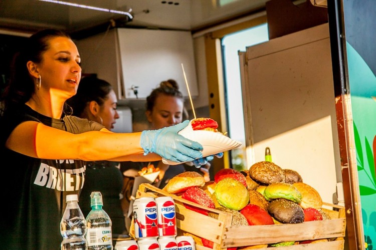 Bony na Festiwal Food Trucków w Malborku. Czekamy na odpowiedzi.