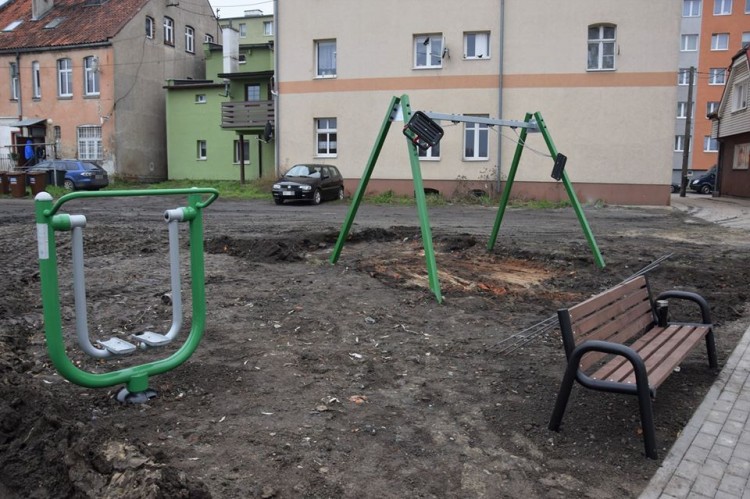 Nowy Dwór Gdański: Budowa placu zabaw wraz z elementami siłowni zewnętrznej