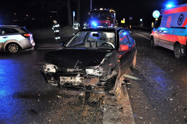 Kilka osób trafiło do szpitala po zderzeniu dwóch aut na krajowej 91.