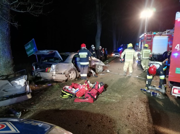 AKTUALIZACJA. Kierowca mercedesa pijany. Nocna akcja ratowników pod Tralewem.