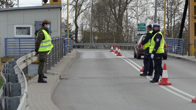 Kontrole policyjne na drogach Mierzei Wiślanej.