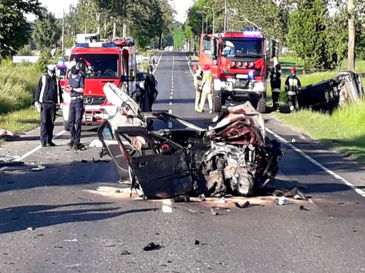 Zignorowała drogową kontrolę i spowodowała wypadek.