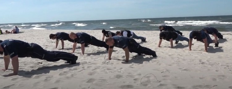 Dla małej Tosi pompowali policjanci z Nowego Dworu Gdańskiego.