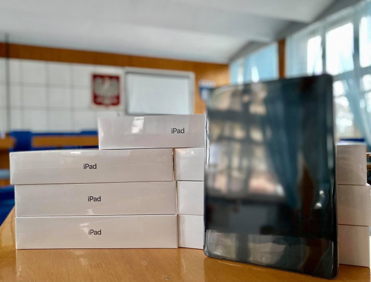 Nowy Dwór Gdański. Zakupiono tablety do zdalnej nauki dla uczniów.