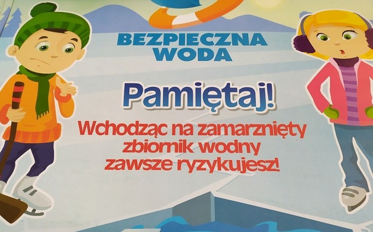 Zima nie odpuszcza. Uważajmy na zamarzniętych zbiornikach wodnych.