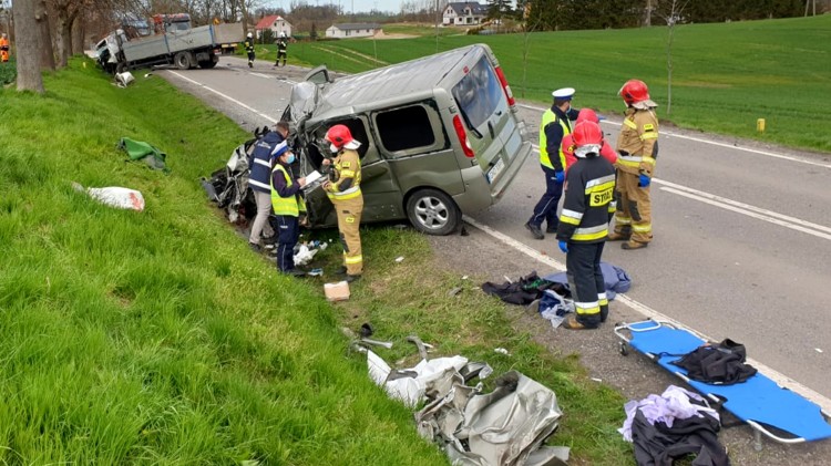 DK55. 3 osoby poszkodowane w wypadku w Koniecwałdzie.