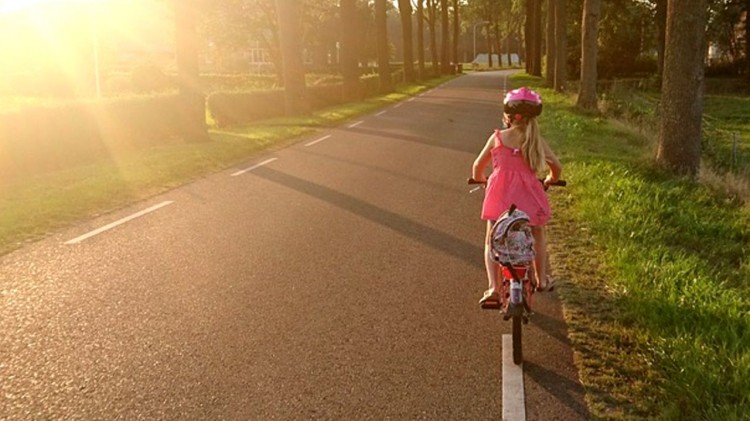 Malbork. Mała dziewczynka samotnie wybrała się rowerkiem w odwiedziny…