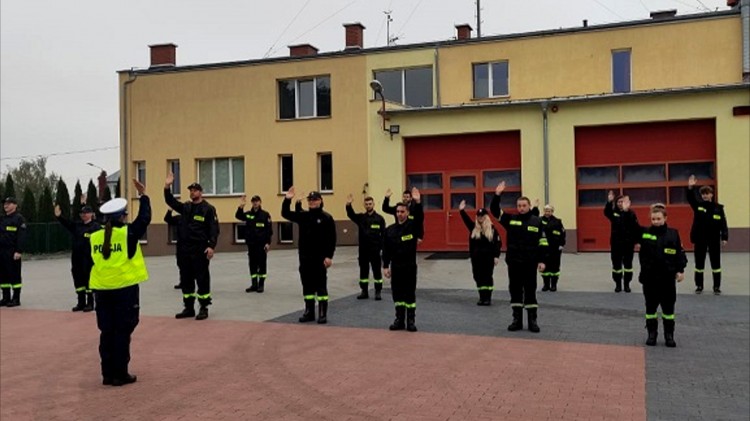 Sztum. Strażacy uczyli się pod okiem policjantów.