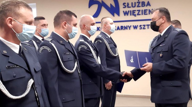 Sztum. 65 funkcjonariuszy Służby Więziennej awansowało na wyższe&#8230;