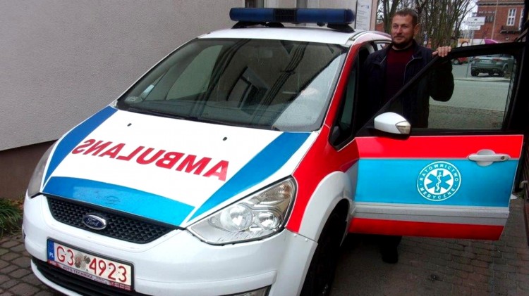 Nowy Dwór Gdański. Karetka dla partnerskiego miasta Sarny na Ukrainie.