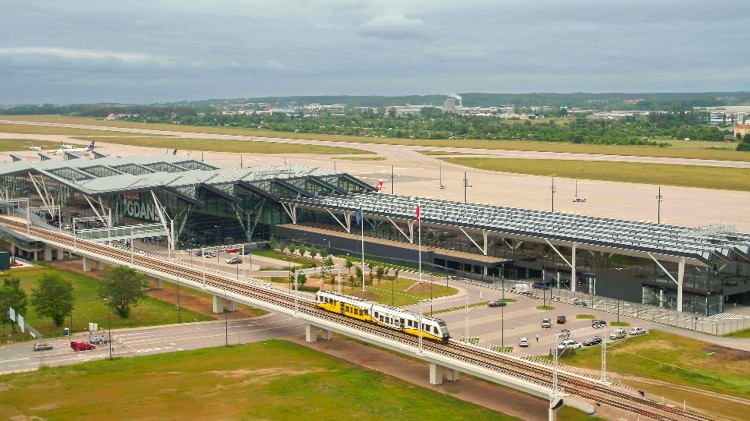 Pirs zachodni Terminalu T2 Portu Lotniczego Gdańsk gotowy na przyjęcie pasażerów.