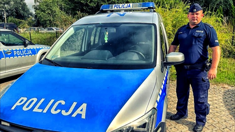 Stegna. Policjanci eskortowali do szpitala dziewczynkę po ataku kolki…
