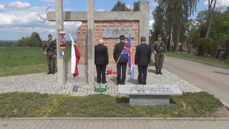 MALBORK. UROCZYSTOŚCI Z OKAZJI 70. ROCZNICY ZAKOŃCZENIA II WOJNY ŚWIATOWEJ&#8230;