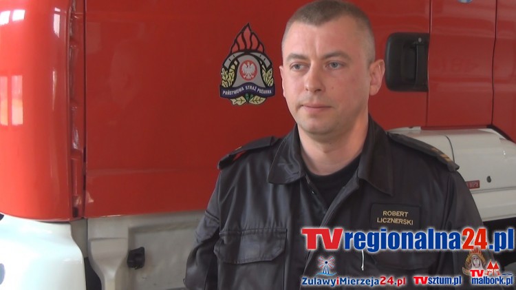 STRAŻACY PRZEZ 13 GODZIN GASILI OBORĘ Z BALOTAMI SŁOMY. WEEKENDOWY&#8230;