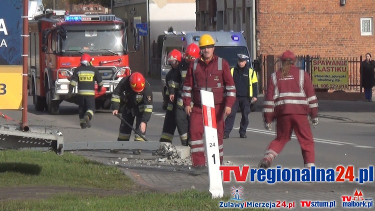 Tir przewrócił przydrożną lampę na Armii Krajowej w Malborku. Weekendowy&#8230;