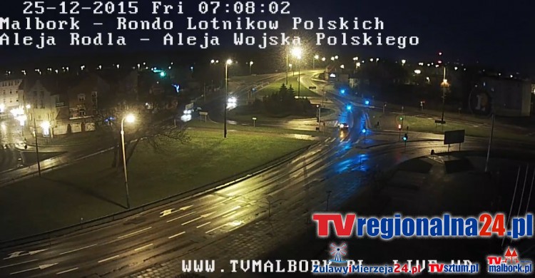 Pod prąd po rondzie. Niebezpieczna sytuacja na Lotników Polskich w Malborku&#8230;