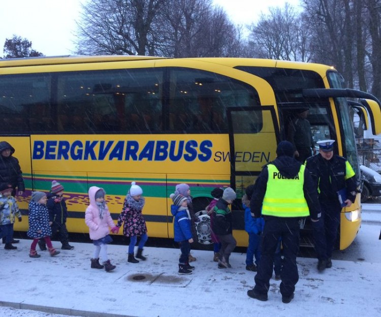 Sztumscy policjanci skontrolowali autobus wiozący dzieci – 02.03.2016