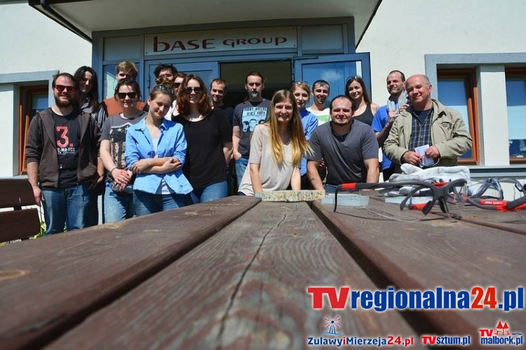 Nowy Dwór Gd. Studenci Akademii Sztuk Pięknych rzeźbili w ŻOK-u -&#8230;