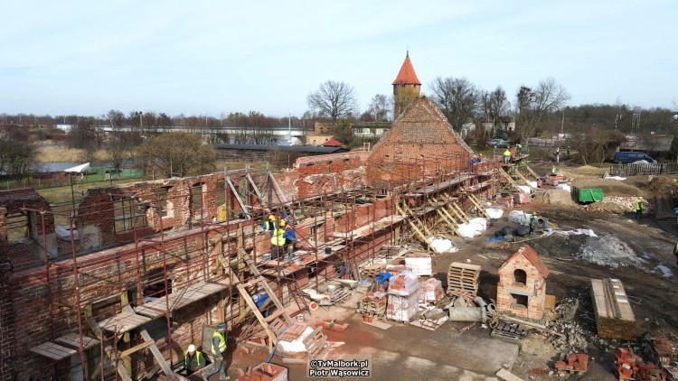 Przebudowa zabytkowych budynków gospodarczych na Przedzamczu Zamku Malbork - luty 2022 [wideo dron, zdjęcia]
