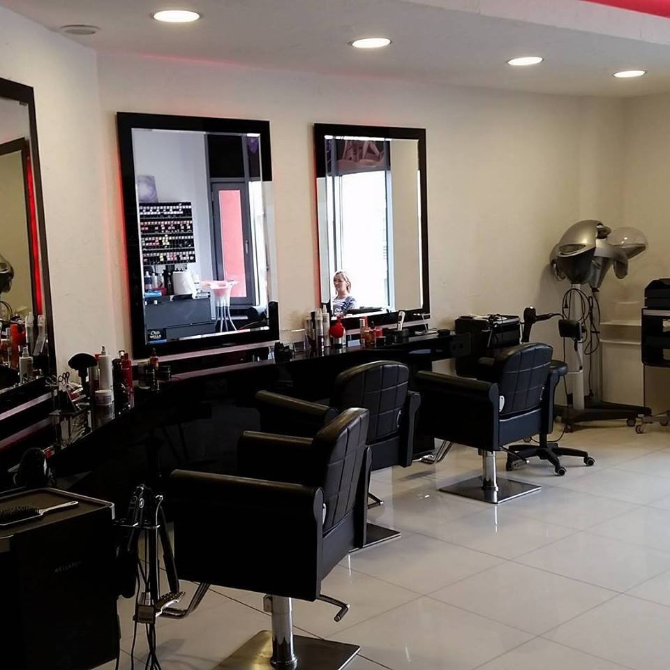 Salon Fryzjersko-Kosmetyczny NOVA TY.  Oferujemy strzyżenie damsko-męskie, modelowanie, koloryzacja, hairspa, odsiwianie.