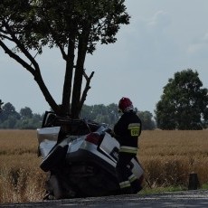 To cud, że kierowca z wypadku w Martągu wyszedł żywy.