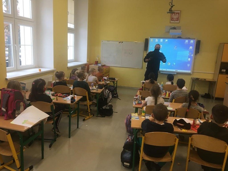 Złamał zakaz zbliżania się i naruszył nietykalność funkcjonariusza - raport sztumskich służb mundurowych.