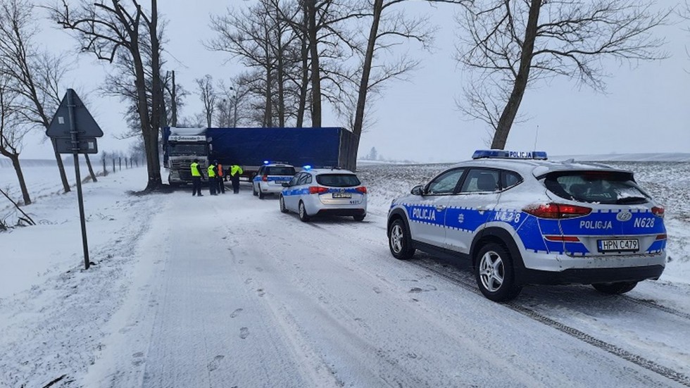 Ciężarówka zablokowała DK55 na kilka godzin - raport sztumskich służb mundurowych.