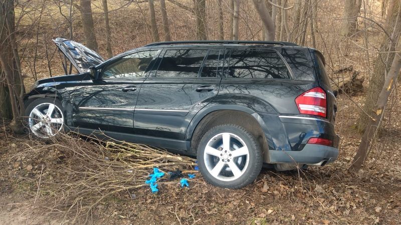 Malbork. O mały włos od tragedii – policjant uratował nieprzytomnego kierowcę.