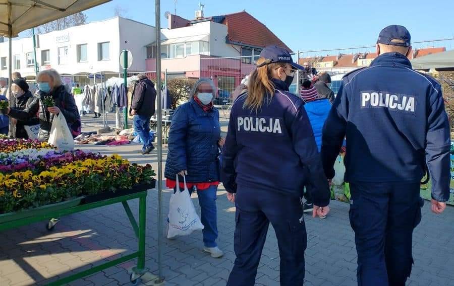 Pomorze. Ponad 1350 mandatów za brak maseczki.
