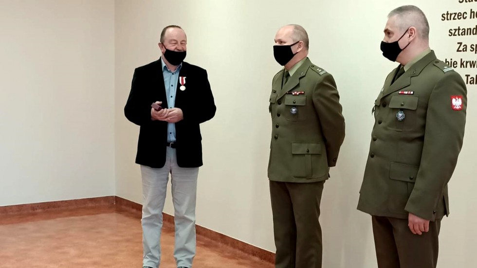 Malbork. Andrzej Panek odznaczony złotym medalem „Za Zasługi Dla Obronności Kraju”.
